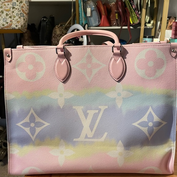 Louis Vuitton By the Pool limited edition ON THE GO Tote - Picture 1 of 11